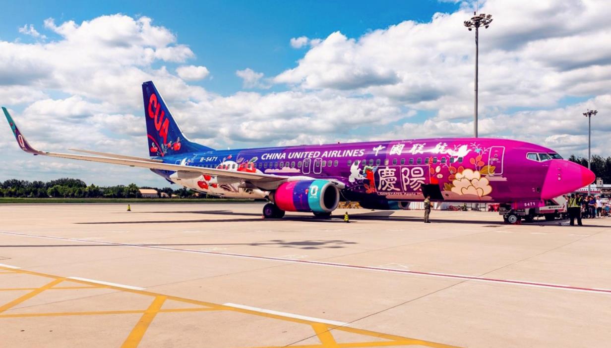 中國聯(lián)合航空飛機廣告